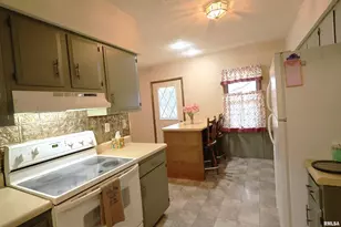 905 W Blair, Salem, IL 62881 - Photo 7