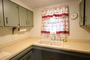 905 W Blair, Salem, IL 62881 - Photo 9