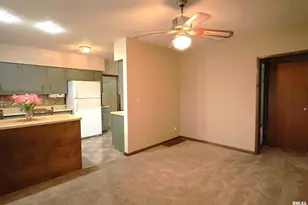 905 W Blair, Salem, IL 62881 - Photo 5