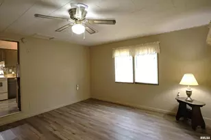 905 W Blair, Salem, IL 62881 - Photo 17