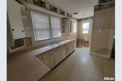 334 S Lincoln Boulevard, Centralia, IL 62801 - Photo 9