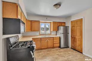 217 N 5th Ave, New Windsor, IL 61465 - Photo 7