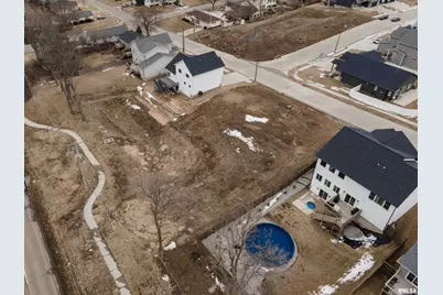 2728 W 38th Place, Davenport, IA 52806 - Photo 3