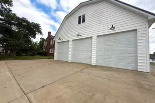 215 3rd St, Carmi, IL 62821 - Photo 3
