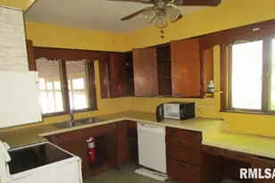 504 N College Ave, Aledo, IL 61231 - Photo 9