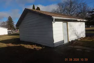 525 E Marion St, Princeton, IL 61356 - Photo 3