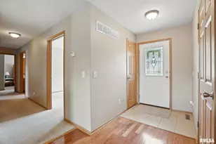 106 Valley View Dr, Sherrard, IL 61281 - Photo 5