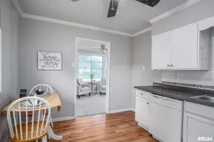 912 SW 5th St, Aledo, IL 61231 - Photo 5