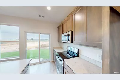 5922 Butterfield Court, Bettendorf, IA 52722 - Photo 5