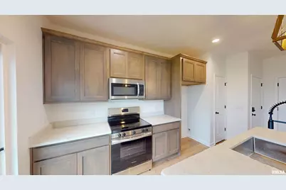 5922 Butterfield Court, Bettendorf, IA 52722 - Photo 7