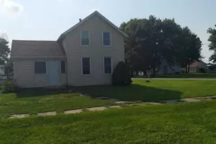 401 S 3rd Ave, New Windsor, IL 61465 - Photo 3