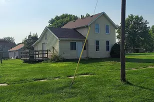 401 S 3rd Ave, New Windsor, IL 61465 - Photo 5