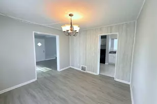 2233 24th St, Rock Island, IL 61201 - Photo 5