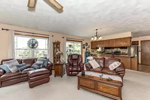 631 Suncrest Dr, Sherrard, IL 61281 - Photo 9