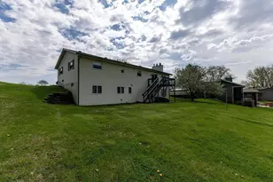 631 Suncrest Dr, Sherrard, IL 61281 - Photo 29