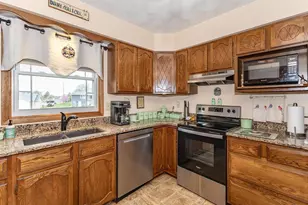 631 Suncrest Dr, Sherrard, IL 61281 - Photo 13