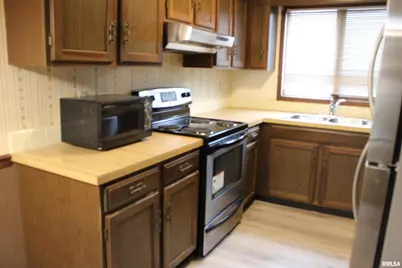3542 Cedarview Ct Court #3542, Bettendorf, IA 52722 - Photo 3