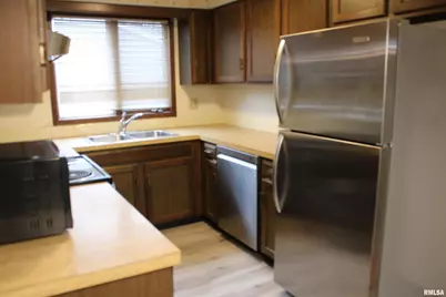 3542 Cedarview Ct Court #3542, Bettendorf, IA 52722 - Photo 5