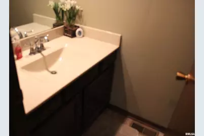 3542 Cedarview Ct Court #3542, Bettendorf, IA 52722 - Photo 11