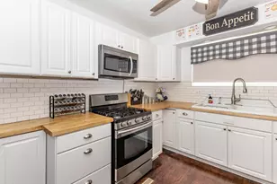 326 N Vail St, Geneseo, IL 61254 - Photo 9