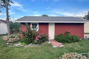 209 NW 6th St, Aledo, IL 61231 - Photo 25