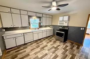 139 N Vail St, Geneseo, IL 61254 - Photo 7