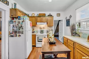 902 44th St, Rock Island, IL 61201 - Photo 9