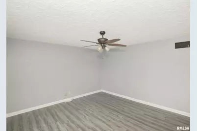 512 W 16th Avenue, Coal Valley, IL 61240 - Photo 9
