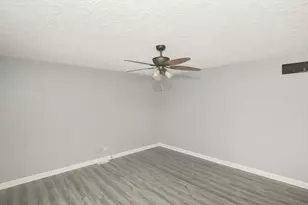 512 W 16th Ave, Coal Valley, IL 61240 - Photo 9
