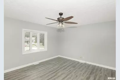 512 W 16th Avenue, Coal Valley, IL 61240 - Photo 7