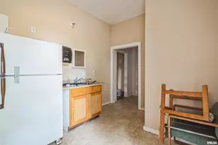 1365 1/2 13th Ave, East Moline, IL 61244 - Photo 3