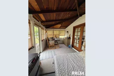 328 Island Ave Avenue, East Moline, IL 61244 - Photo 9