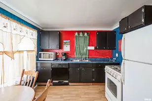 305 E 3rd St, Mineral, IL 61344 - Photo 17