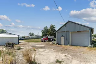 305 E 3rd St, Mineral, IL 61344 - Photo 5