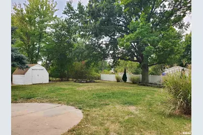 2211 Waveland Drive, Bettendorf, IA 52722 - Photo 3