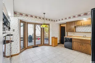 3800 14th St, Rock Island, IL 61201 - Photo 9