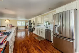 313 Country Club Ln, Harrisburg, IL 62946 - Photo 11