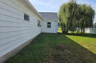 306 S 8th Ave, Albany, IL 61230 - Photo 3