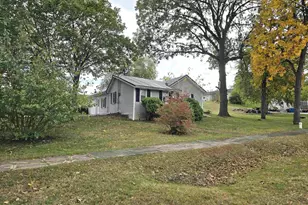 607 N Bluff St, Albany, IL 61230 - Photo 11