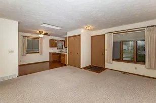 4237 26th Ave, Moline, IL 61265 - Photo 5
