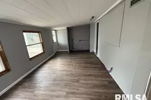 1726 W Granview Dr, Quincy, IL 62301 - Photo 9