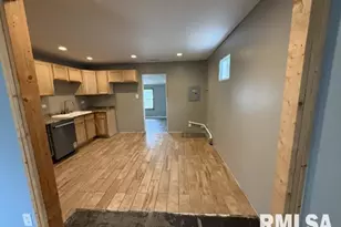 1726 W Granview Dr, Quincy, IL 62301 - Photo 7