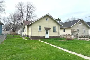 422 45th St, Moline, IL 61265 - Photo 3