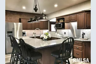 7216 Valley Drive, Bettendorf, IA 52722 - Photo 13