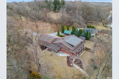 7216 Valley Drive, Bettendorf, IA 52722 - Photo 5