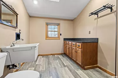 7216 Valley Drive, Bettendorf, IA 52722 - Photo 23