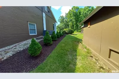 7216 Valley Drive, Bettendorf, IA 52722 - Photo 63