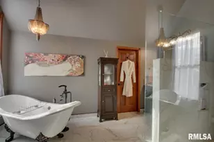 5585 Woodcrest Dr, Quincy, IL 62305 - Photo 11