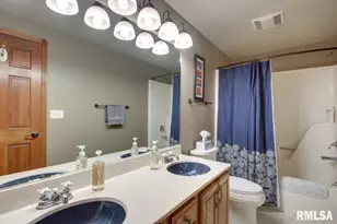 5585 Woodcrest Dr, Quincy, IL 62305 - Photo 15