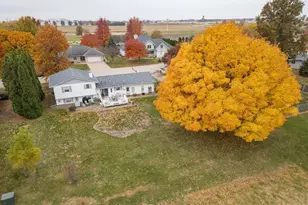 592 Lake Dr, Woodhull, IL 61490 - Photo 5